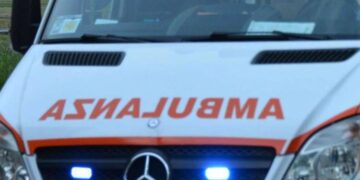 La mamma si sente male, il neonato cade: è in condizioni critiche