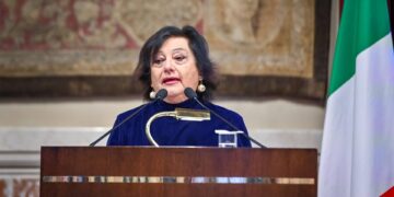 “Attenta a chi ti aspetta dietro l’angolo”, minacce di morte a Simonetta Matone