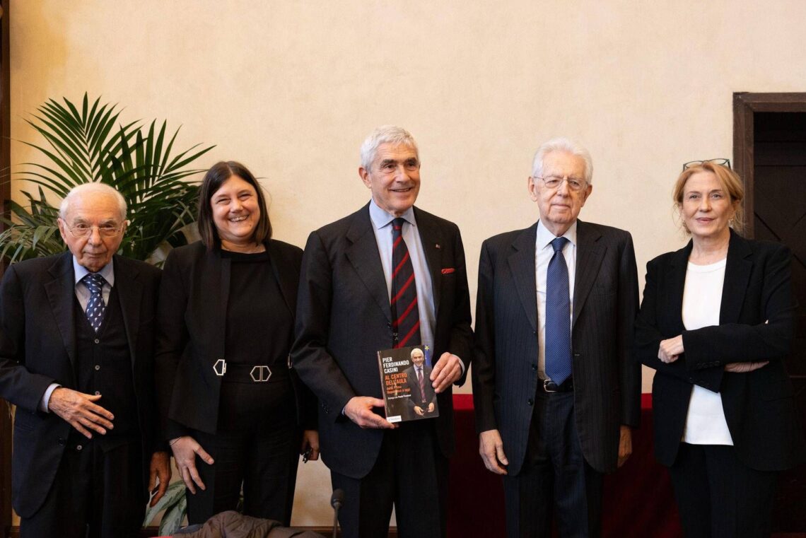 Casini ai giovani all’Università Cattolica, ‘impegnatevi in politica’