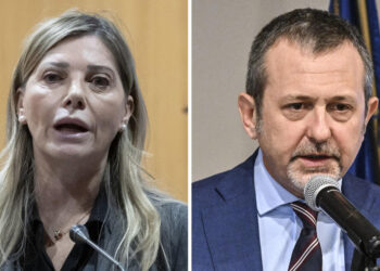 Via Delmastro e Bartolozzi. Meloni, ora si dimetta anche Santanchè. Lei resiste