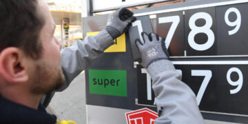 Meloni apre alle accise mobili, ‘combattiamo la speculazione’