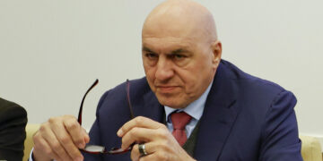 Crosetto: ‘Avrò sbagliato a restare a Dubai, ma c’erano i miei figli’