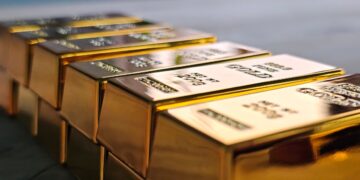 Prezzo dell’oro in aumento con la guerra in Iran, verso il record dei 6.100 dollari