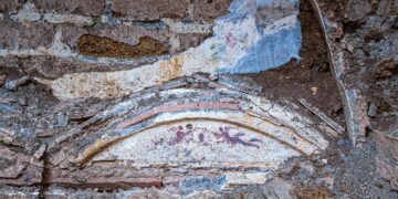 Roma, scoperta area funeraria con tombe decorate nella Necropoli Ostiense