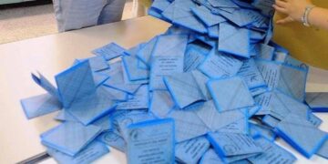 Sondaggio politico, Fratelli d’Italia e Pd scendono