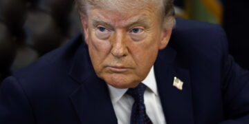 Spari durante il gala dei corrispondenti in Usa, Trump portato fuori