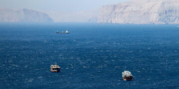 Media Iran, ‘Hormuz completamente chiuso, navi costrette a tornare indietro’