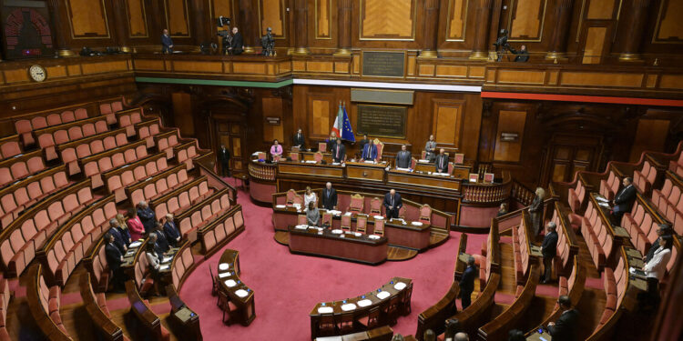 E’ corsa in aula sul dl sicurezza, la maggioranza proporrà 30 emendamenti