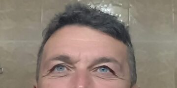 Muore davanti al figlio, fermati due giovani