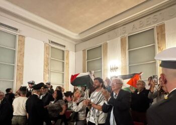 In Aula a Milano scoppia il caos contro il gemellaggio con Tel Aviv