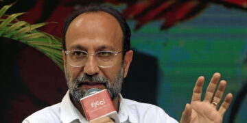 Farhadi, distruggere le infrastrutture civili in Iran è un crimine di guerra