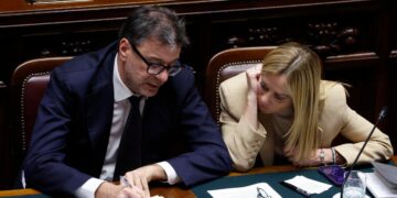 Italia a rischio recessione, l’allarme di Giorgetti e il piano anti crisi