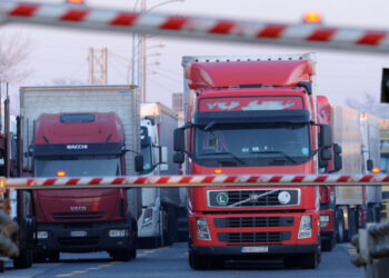 Camion fermi con lo sciopero degli autotrasportatori, c’è davvero un’emergenza carburante?