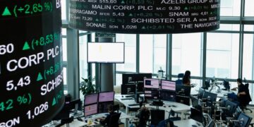 Spread Btp-Bund a 76 punti base, rendimenti in leggero aumento a 3,77%