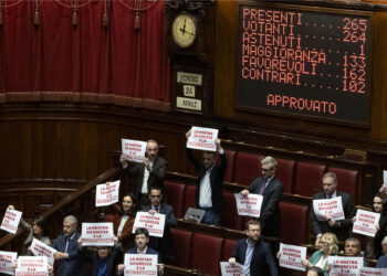 Ok al decreto sicurezza con la correzione chiesta dal Colle. Cambiano i rimpatri