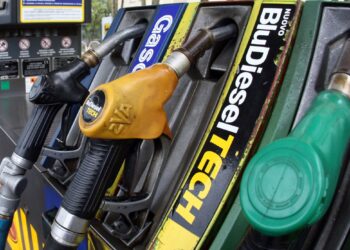 Petrolio oltre 110 dollari e benzina in aumento, prezzi alle stelle per i carburanti