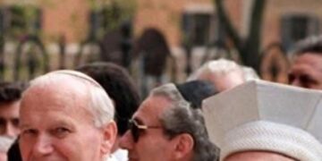 40 anni fa la visita di Giovanni Paolo II alla sinagoga di Roma