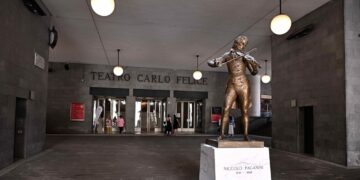 Carlo Felice Genova, esposto in Procura per i quattro allestimenti supervalutati