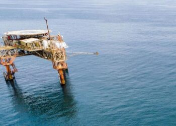 Eni scopre un maxi giacimento in Indonesia, 140 miliardi di metri cubi di gas: cosa cambia