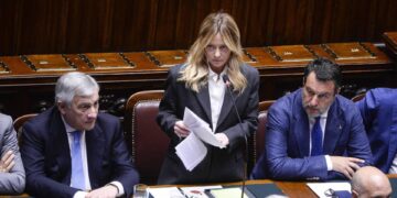 Meloni sfida le opposizioni in Parlamento: “Io non scappo, avanti fino all’ultimo giorno”