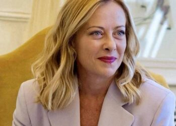 Governo, Meloni studia la ‘ripartenza’: verso la proroga del taglio delle accise e nuove misure contro il lavoro povero