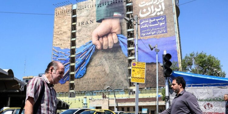 Usa-Iran, Stretto di Hormuz e negoziati: i messaggi di Trump e lo scenario