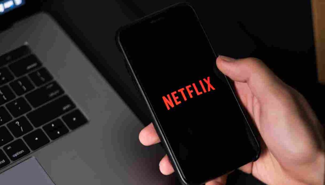 Netflix: risultati trimestre deludono. Il co-fondatore esce di scena