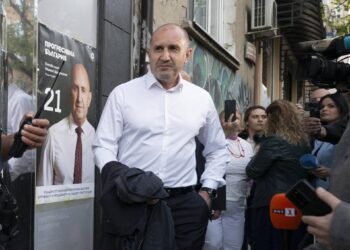Bulgaria, exit poll: Radev vince le elezioni con 38% voti