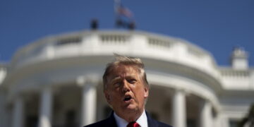 Trump, ‘guerra economica contro l’Iran’. E minaccia chi aiuta Teheran