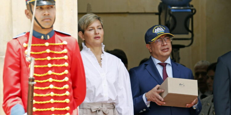 Colombia, ex first lady Alcocer nega traffico di droga su voli ufficiali