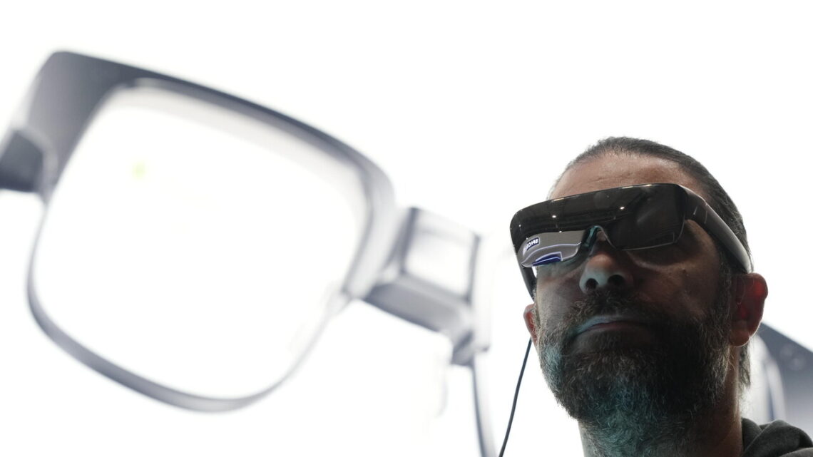Garanti europei, ‘su smart glasses servono maggiori tutele per la privacy’