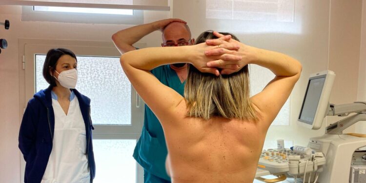 Tumore del seno, 4 donne su 10 non hanno ricevuto la lettera per lo screening