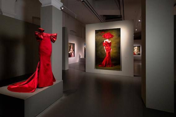 ‘Aura’ per Valentino esplora la metamorfosi della bellezza