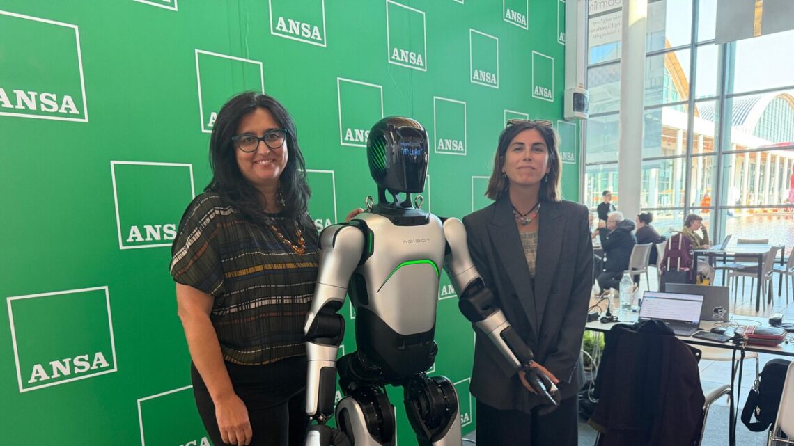 A Ttg l’intervista al robot umanoide, ‘non provo emozioni ma imparo da voi’