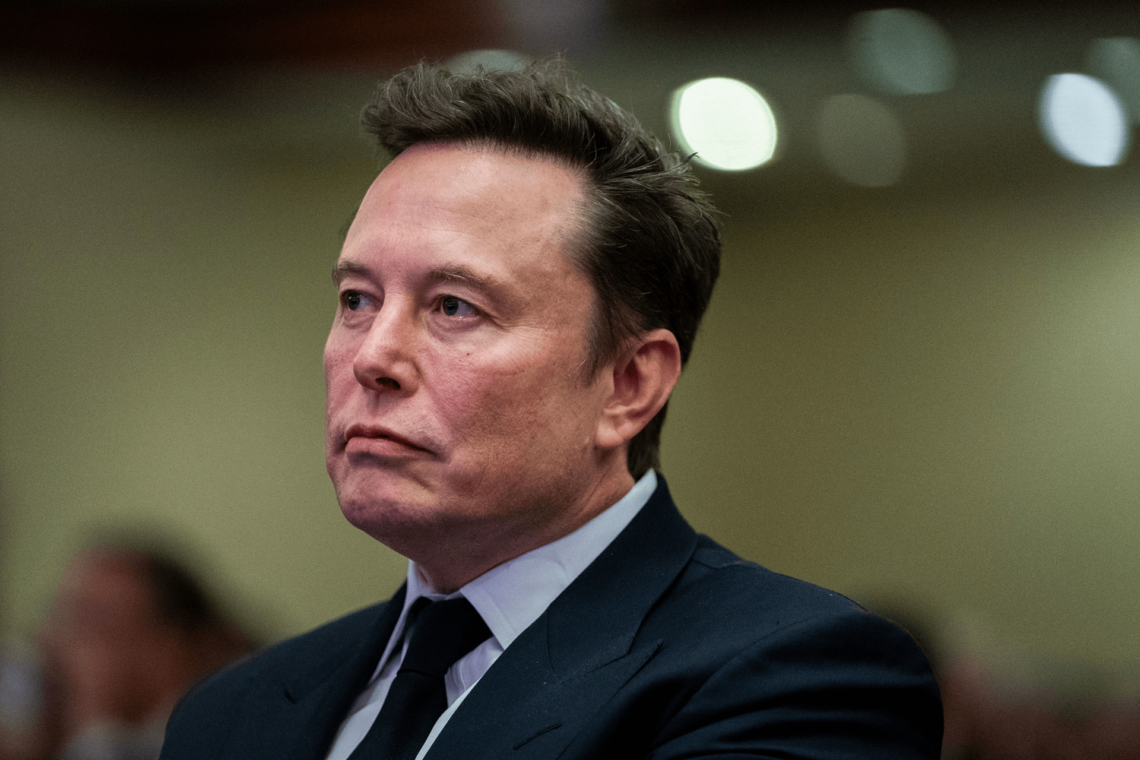 Ucraina, Musk spegne Starlink e ferma i droni di Kiev: “Decisione di Trump”
