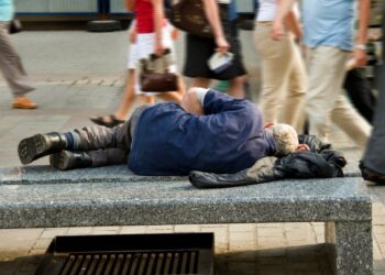 Povertà in Italia, oltre 5,4 milioni di persone in difficoltà: i dati Istat del 2025
