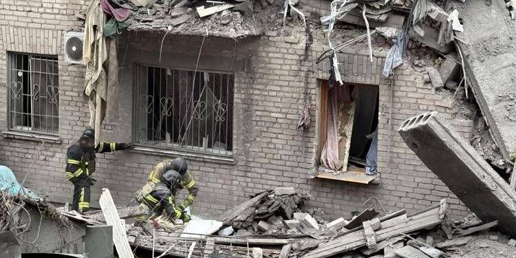 Ucraina senza missili Patriot, Kiev senza difesa. Macron: “Forniremo tutti i mezzi necessari”